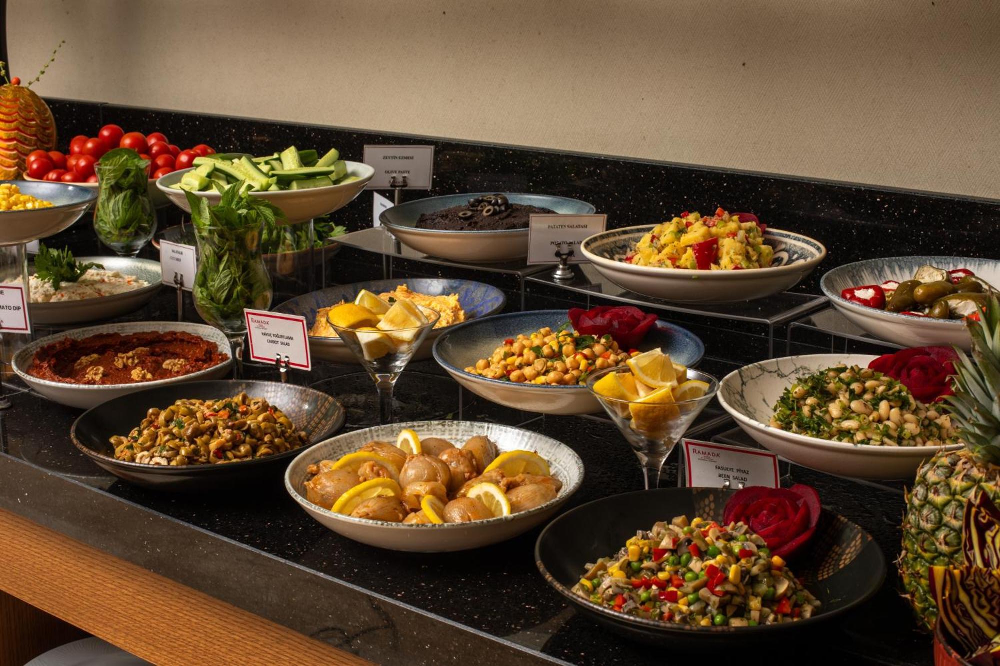 Ramada Plaza By Wyndham Istanbul Atakoy Hotel Ngoại thất bức ảnh